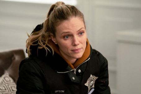 Who is Tracy Spiridakos dating? Tracy Spiridakos boyfriend, husband