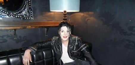 Michael Jackson: Searching for Neverland - Navi Picture - Photo of ...