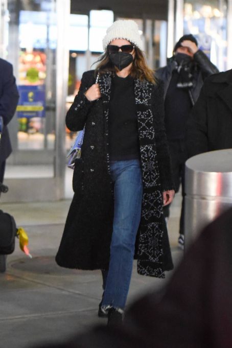 Penelope Cruz – Arrives at JFK Airport in New York | Penélope Cruz