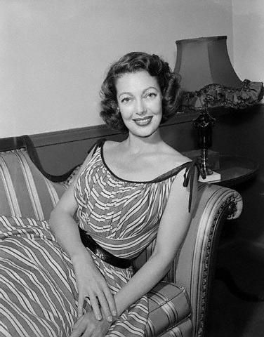 Loretta Young Photos - Loretta Young Picture Gallery - FamousFix - Page 50