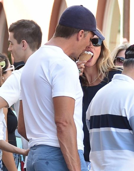 Gisele Bundchen – With Tom Brady are enjoying their vacation in Portofino