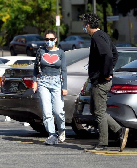 Charli XCX – Grocery Shopping at Gelson’s Market in Los Angeles - FamousFix