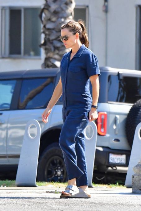 Jennifer Garner – Wears a blue jumpsuit and grey Birkenstock style sandals in Santa Monica
