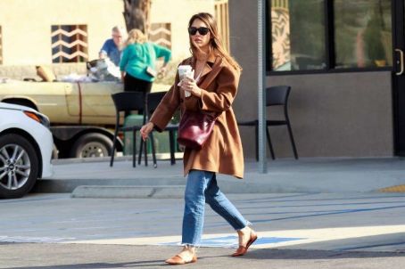 Jessica Alba On a Coffee Run Palm Springs November 18, 2018 – Star Style