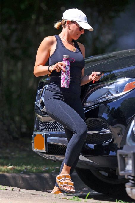 Scarlett Johansson – Jogging candids in the Hamptons – New York