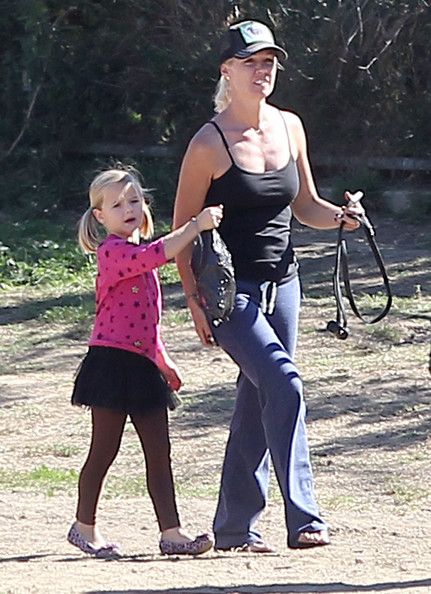 Jennie Garth: Takes Her Daughters And A Dog Park In Studio City - Famousfix