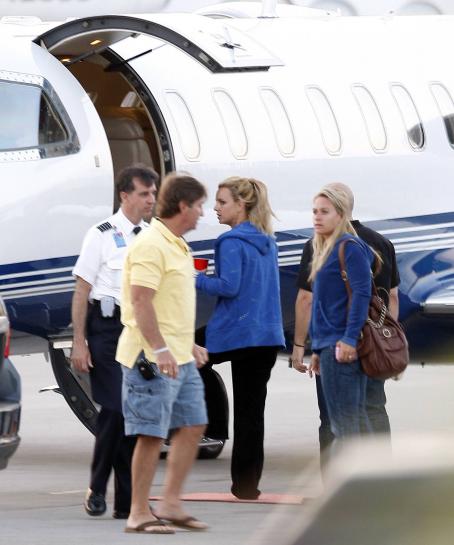 Britney Spears Flies To Las Vegas With Private Jet, 2008-06-12 ...