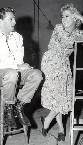 Robert Mitchum and Shelley Winters