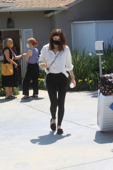 Alexandra Daddario – Seen leaving Jennifer Klien’s Day of Indulgence in