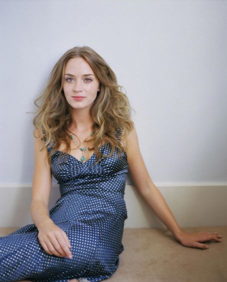 Emily Blunt - Vogue PhotoShoot | Emily Blunt Picture #14633833 - 454 x ...
