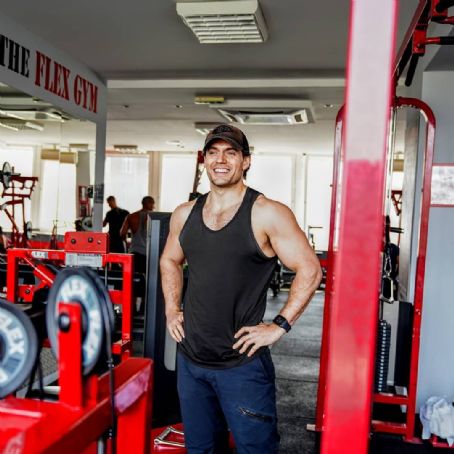 ‘Justice League’ Star Henry Cavill Shows Off Superman Physique In New Photo