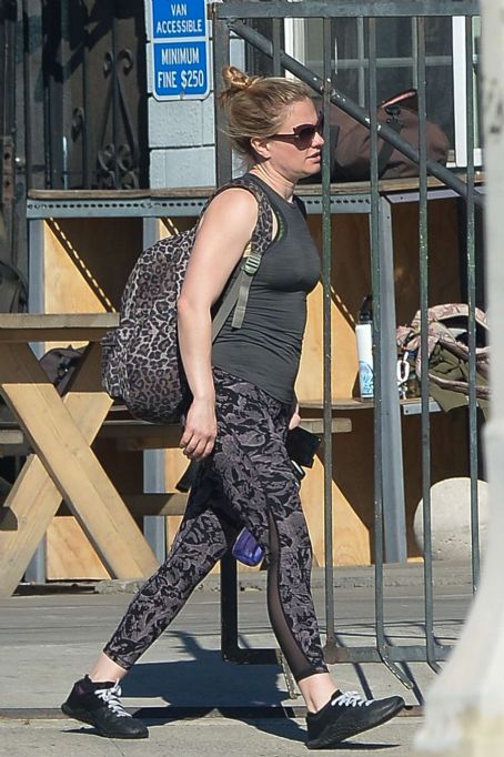 Anna Paquin – Leaving a workout session in Los Angeles