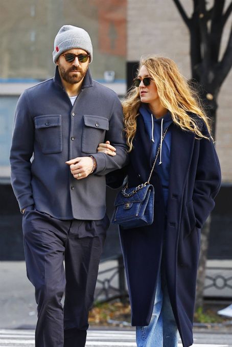 Blake Lively With Ryan Reynolds Take A Stroll In New York Famousfix 