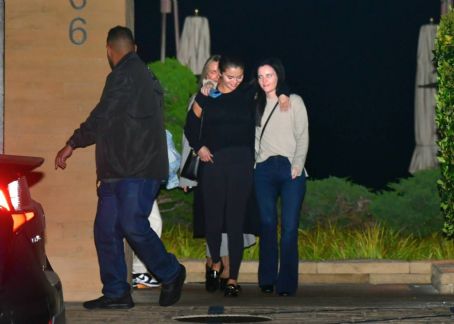 Selena Gomez – Seen after dinner with friends at Nobu Restaurant in Malibu