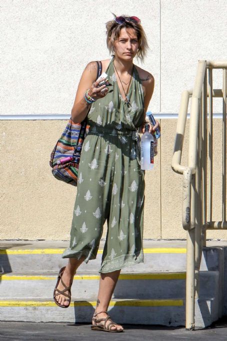 Paris Jackson at a gas station in Malibu | Paris Jackson Picture