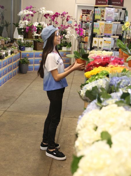 Jenna Ortega – Shopping For Flowers At Whole Foods In Los Angeles 3 13 