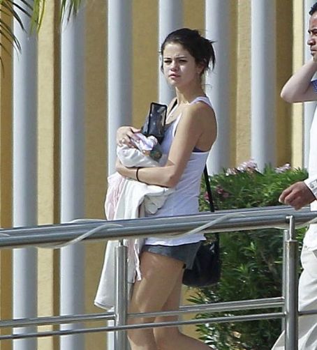 Selena Gomez: in Mexico - FamousFix