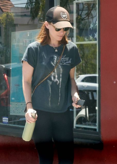 Kate Mara – Arriving for a Pilates session