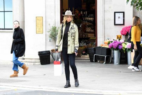 Lady Victoria Hervey – Shopping before buying a treat at Peggy Porschen Cake Shop in London