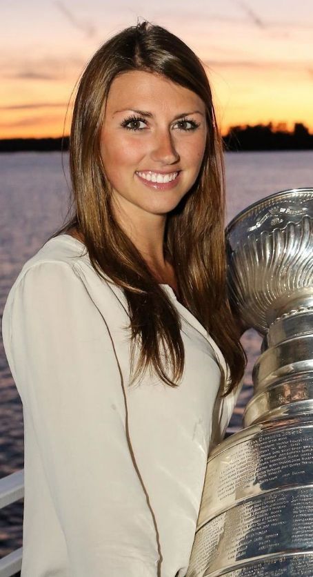 NHL WAGs — Mike Richards and his girlfriend Lindsey MacDonald