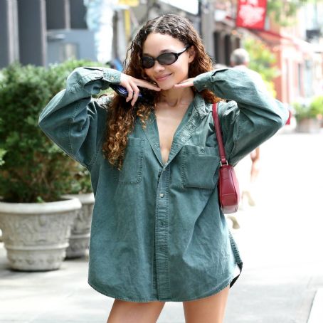 Ashley Moore – Photographed posing while going to lunch in New York