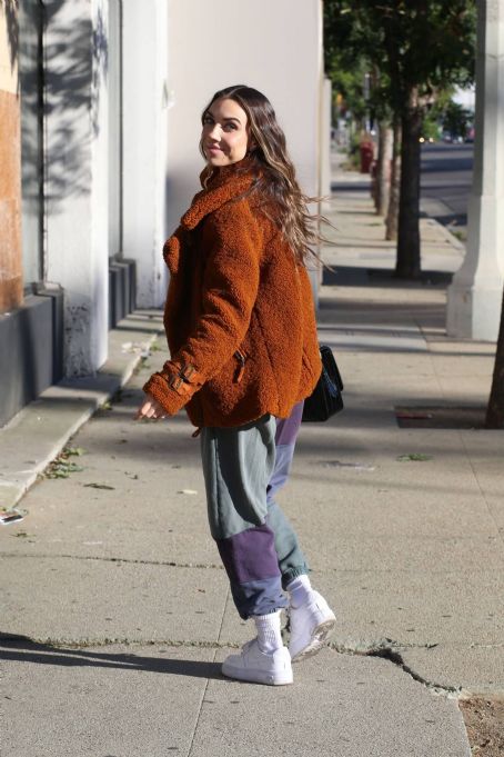 Jenna Johnson – Heads into practice at DWTS in Los Angeles