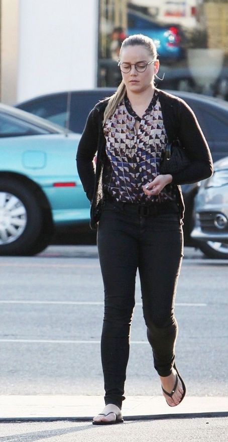 Abbie Cornish: hile stopping at an ATM in Hollywood - FamousFix