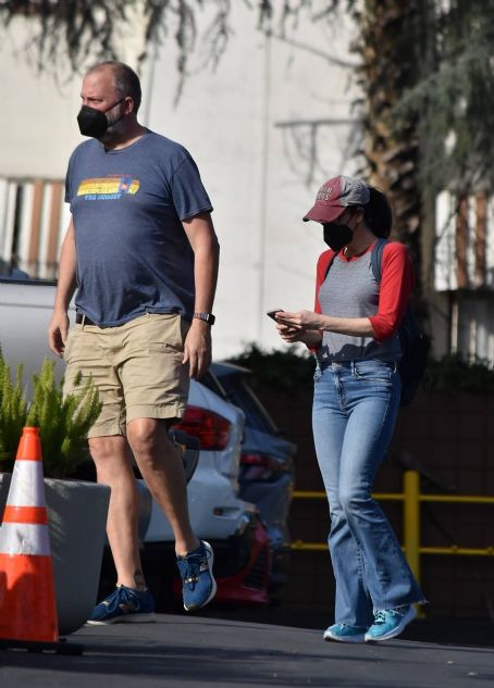 Sarah Silverman – Grocery shopping candids in Studio City
