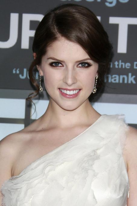 Anna Kendrick - Los Angeles Premiere Of 'Up In The Air' At Mann Village ...