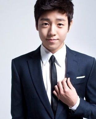 Actor Lee Hyun Woo Wiki, Girlfriend, Age, Height, Parents & More