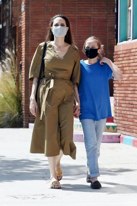 Angelina Jolie Shopping Candids With Her Daughter Vivienne In Los