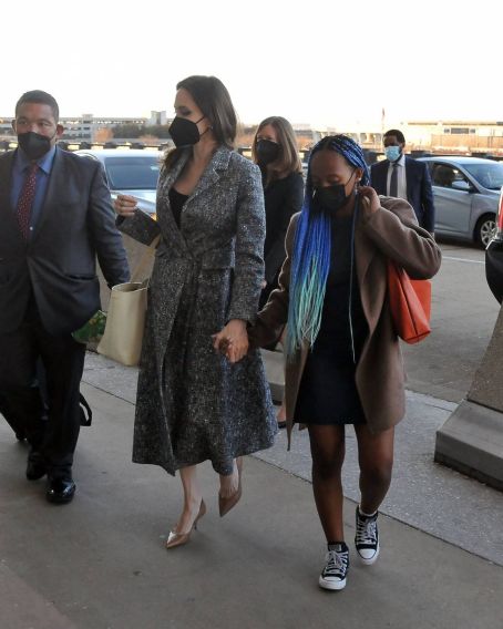 Angelina Jolie – With daughter Zahara Jolie-Pitt Arriving to the ...