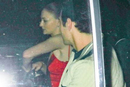 Sophie Turner – With Joe Jonas and Kevin Jonas and Nick Jonas out for a dinner at Craigs