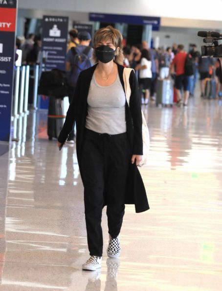 Lisa Rinna – Seen at LAX in Los Angeles | Lisa Rinna Picture #109737507