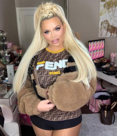 Trisha Paytas Photos - Trisha Paytas Picture Gallery - FamousFix