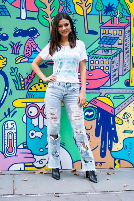 Victoria Justice – ‘Pledge for Planet’ Photocall in NYC | Victoria