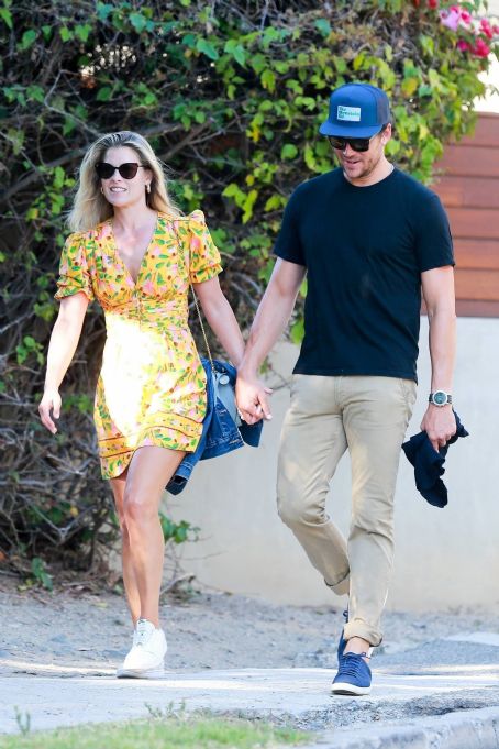 Ali Larter and Hayes MacArthur – Out and about in Malibu