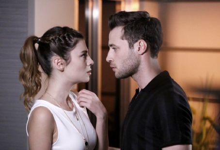 Who is Mehmet Ozan Dolunay dating? Mehmet Ozan Dolunay girlfriend, wife