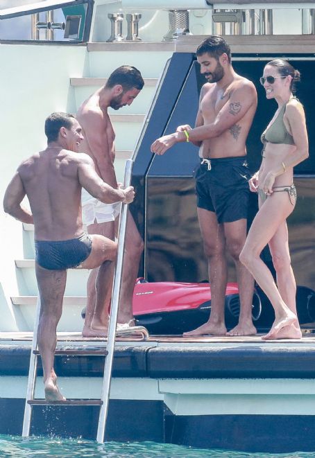 Jennifer Connelly Wears Bikini on Ibiza Vacation: Photos