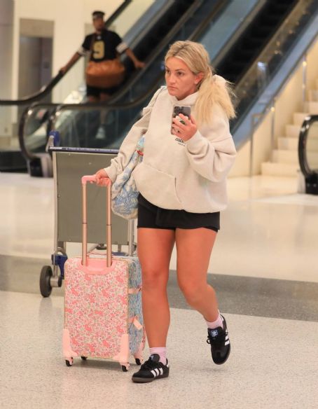 Jamie Lynn Spears – Arrives in Los Angeles ahead of week 2 on DWTS
