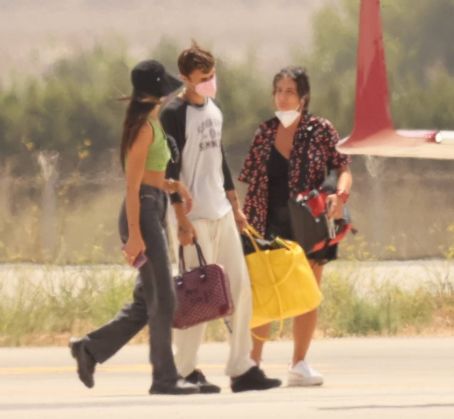 Dua Lipa – And boyfriend Anwar Hadid catch a private jet out of Ibiza