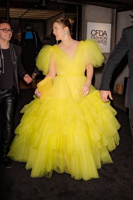 Drew Barrymore – With a mystery man’s leaving the CFDA Awards in New York