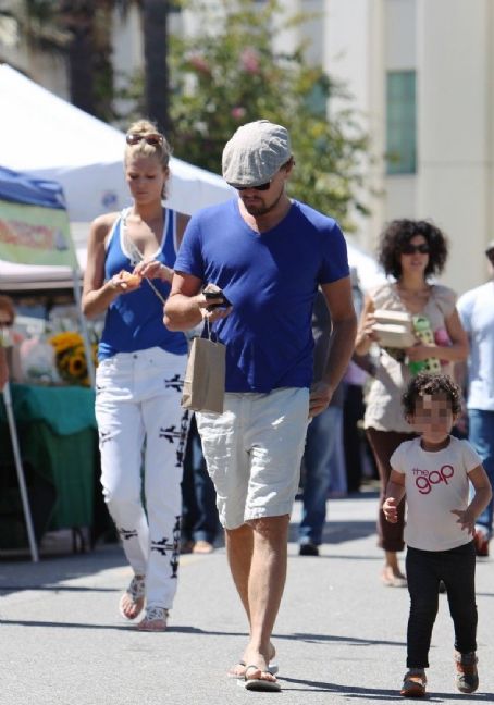 Leonardo DiCaprio & Girlfriend Toni Garrn Wear Matching Shirts to the Farmer's Market! (April 6)