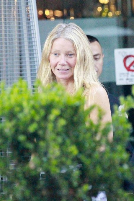 Gwyneth Paltrow – With family and friends at Mr. Chow in Beverly Hills