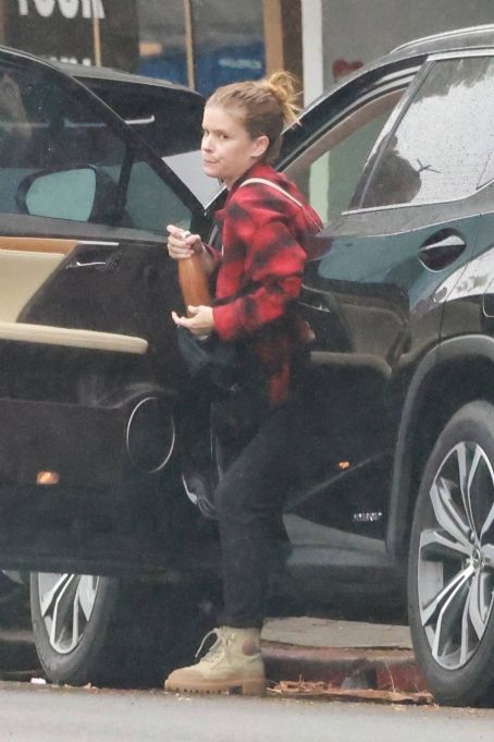 Kate Mara – Seen at office in Los Angeles