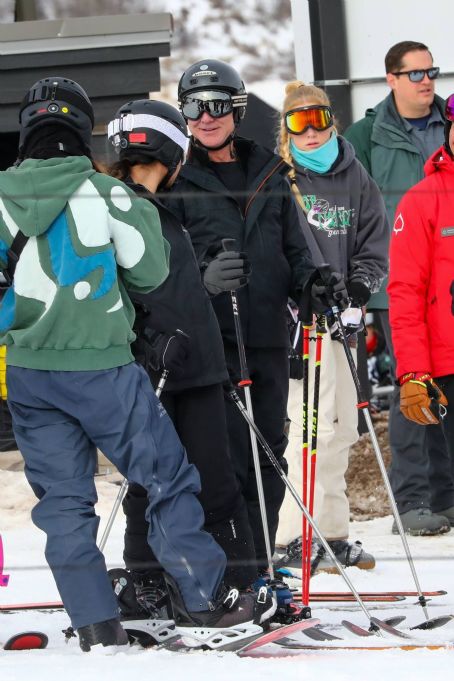 Lauren Sanchez – Hits the slopes in Aspen
