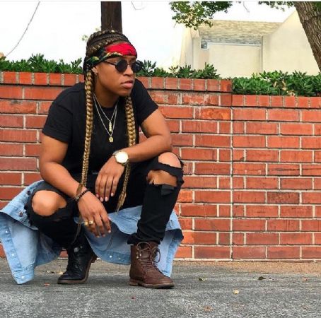 Who is Young Ezee dating? Young Ezee girlfriend, wife