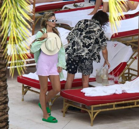 Heidi Klum – With Tom Kaulitz at the pool in Miami Beach