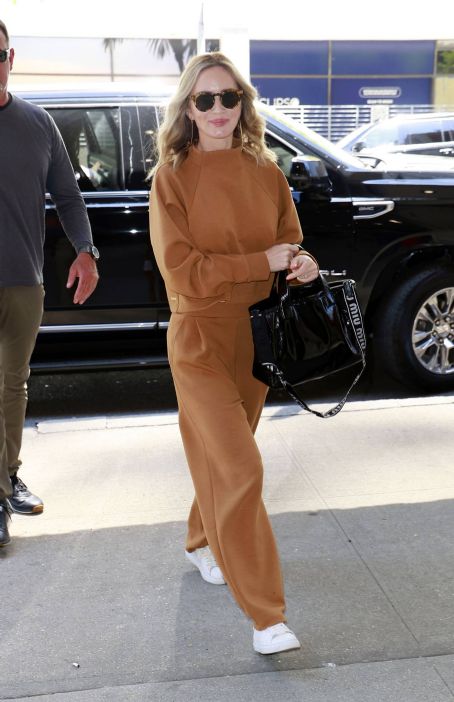 Emily Blunt – Arrive at the Drew Barrymore show in New York