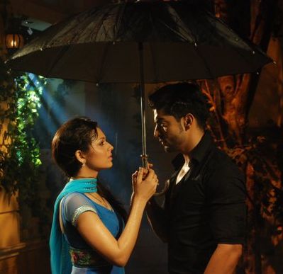 Gurmeet Chaudhary and Drashti Dhami as Maan and Geet in TV show Geet Hui Sabse Parai